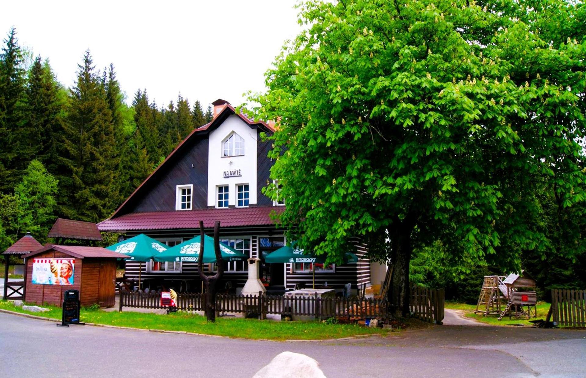 Hotylek Na Myte Hotel Harrachov Buitenkant foto