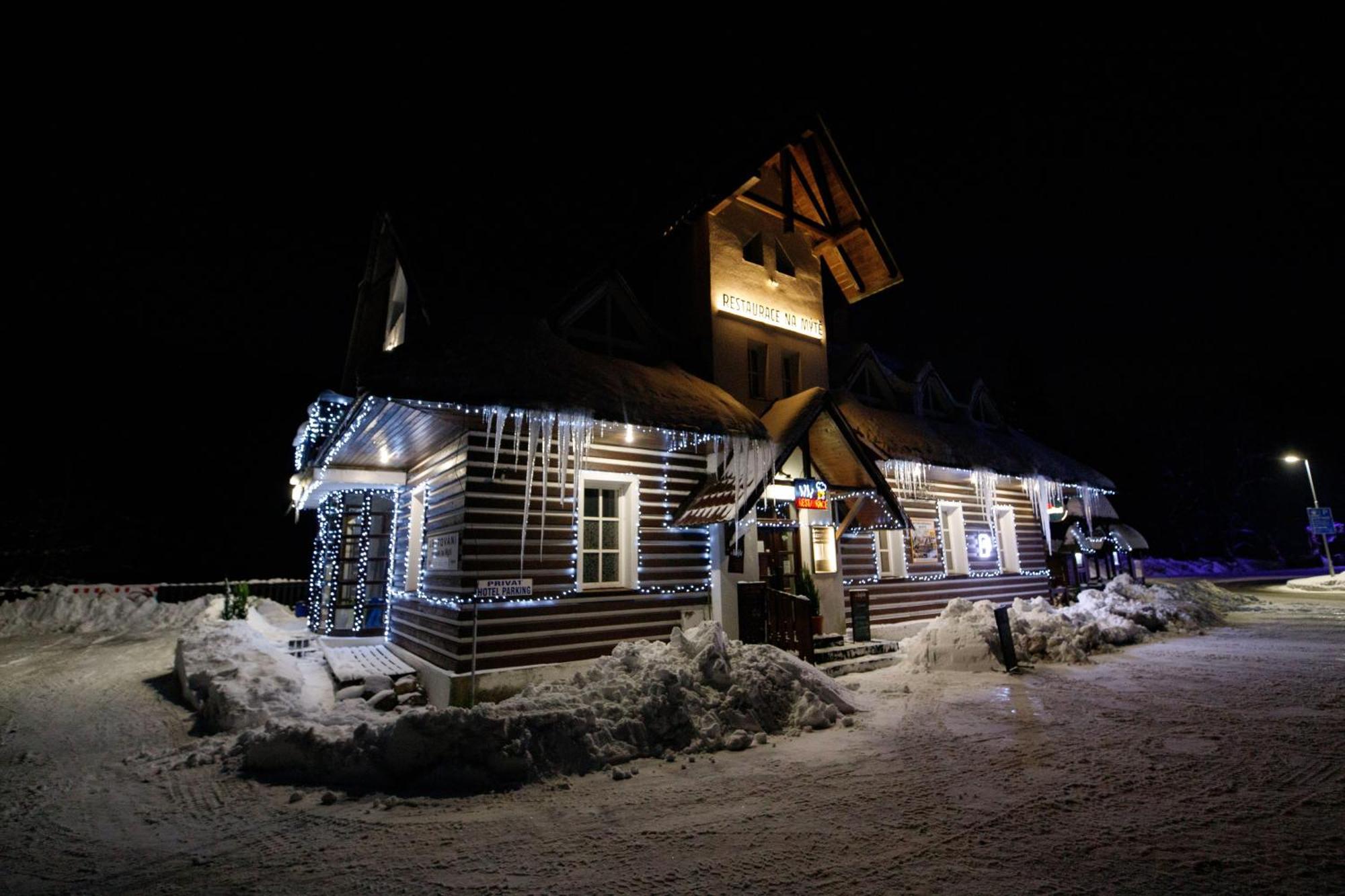 Hotylek Na Myte Hotel Harrachov Buitenkant foto